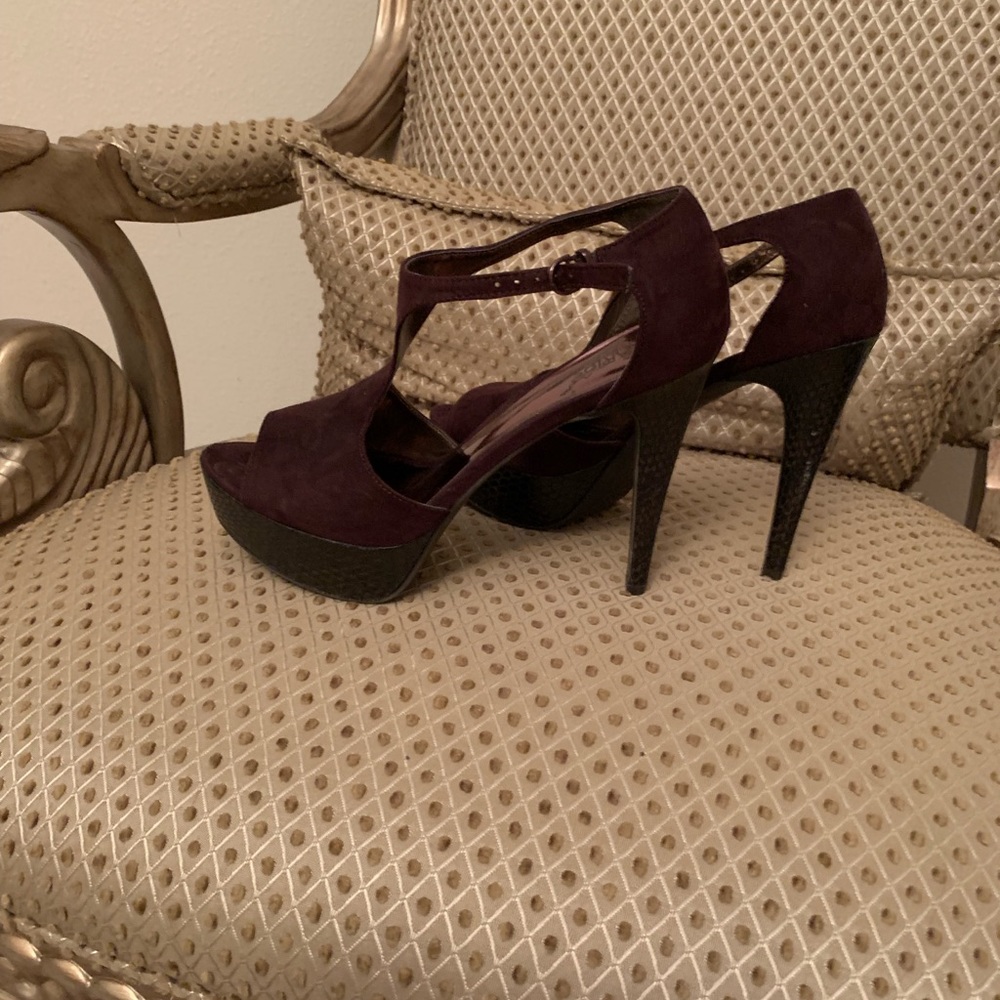 Carlos Santana brown suede heel with snake sz9.5